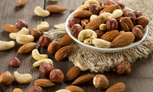 Study Finds Eating Nuts Reduces Risk of Death