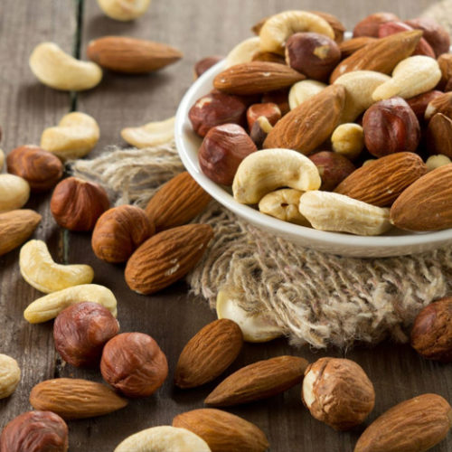 Study Finds Eating Nuts Reduces Risk of Death