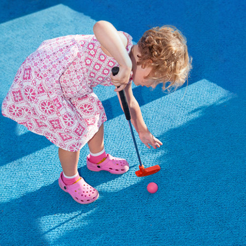 Glow-in-the-dark mini golf