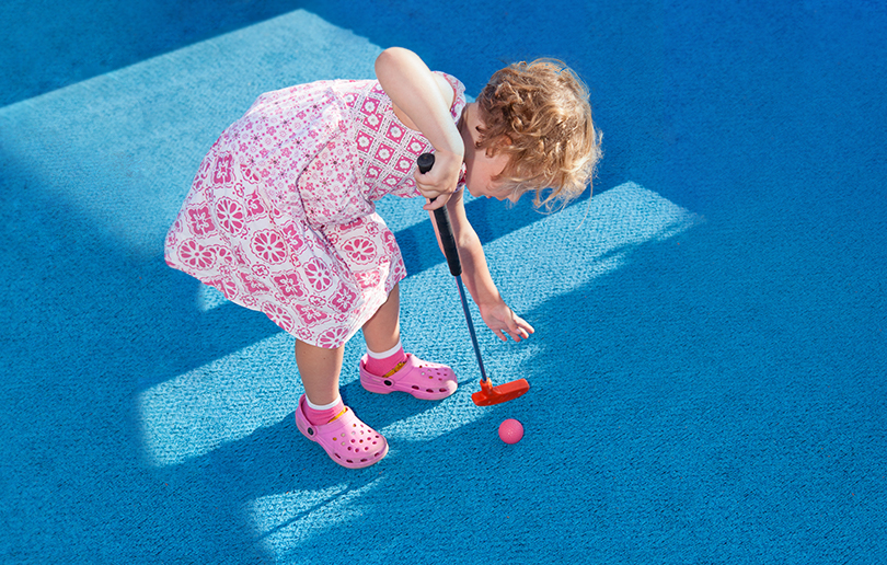 glow dark mini golf