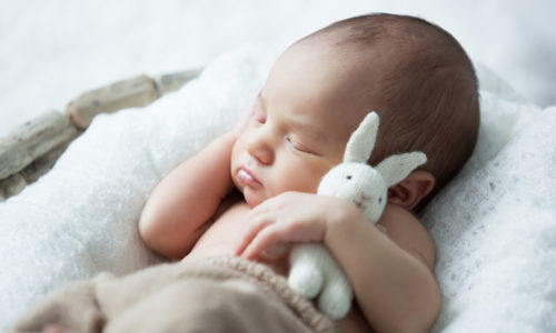 Etiquette for visiting a newborn in the UAE