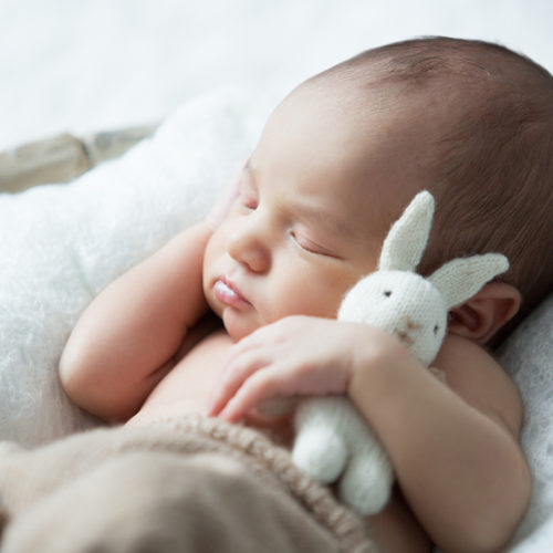 Etiquette for visiting a newborn in the UAE