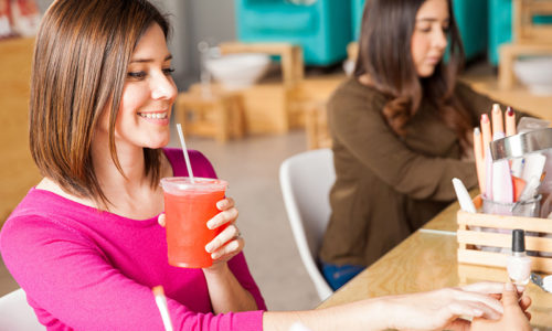 Calling all Dubai mums! Get a FREE manicure when you buy an iced drink at Costa