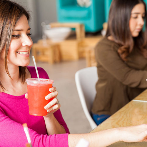 Calling all Dubai mums! Get a FREE manicure when you buy an iced drink at Costa