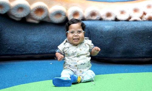 Emirati-baby Omar revisits GOSH in London