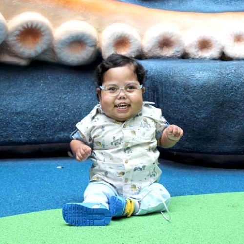 Emirati-baby Omar revisits GOSH in London