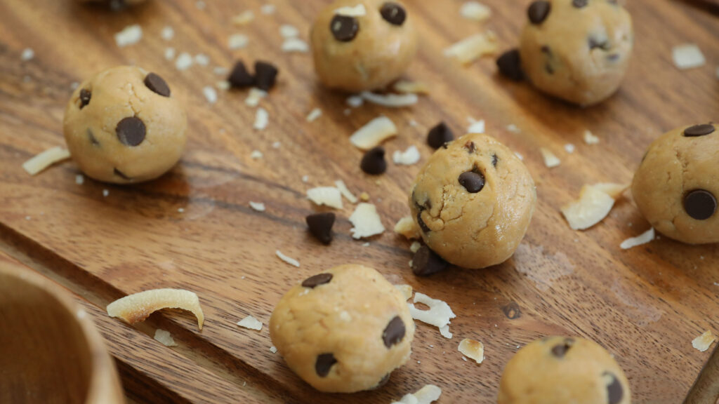 Peanut-Butter-Cookie-Doughballs